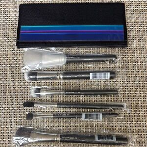 MAC COSMETICS BRUSHES NATURAL HAIR DISCONTINUED LOT OF 6 and MAKEUP CASE NEW